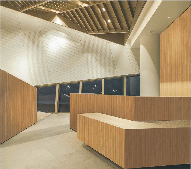 چگونه فیلم PVC خود چسب می تواند پیشخوان ویترین فروشگاه شما را احیا کند؟